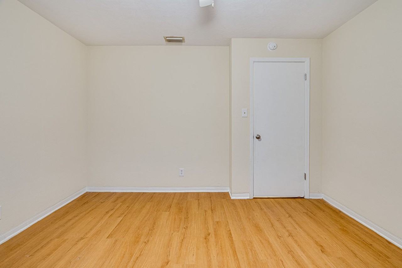 1012 Cadillac Dr - Photo 7 of 23