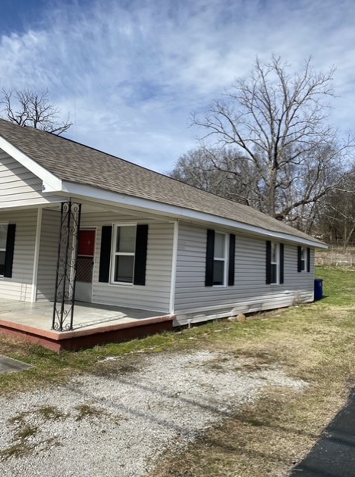 2413 Stuart St - Photo 2 of 8