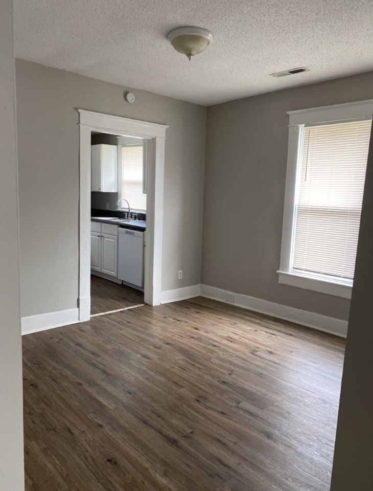 2413 Stuart St - Photo 3 of 8