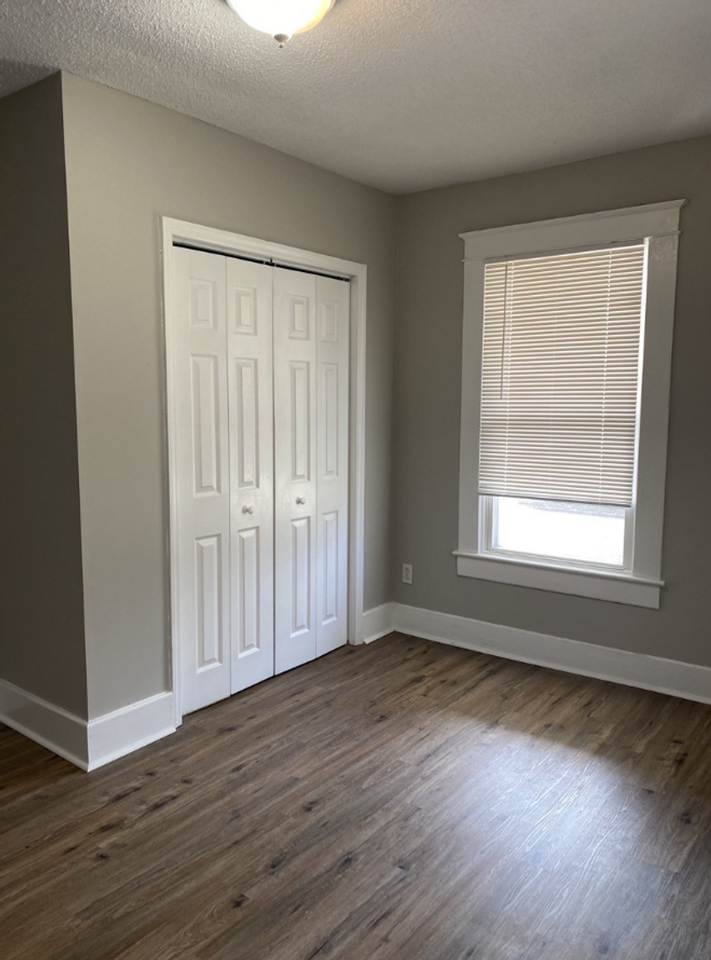 2413 Stuart St - Photo 4 of 8