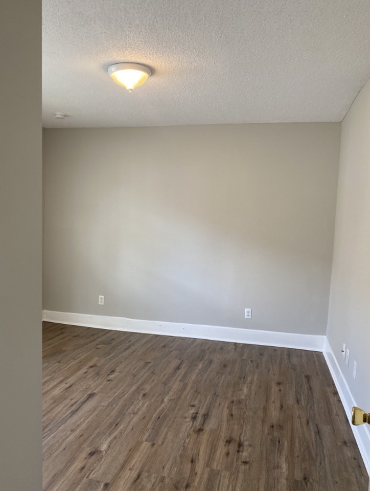 2413 Stuart St - Photo 7 of 8