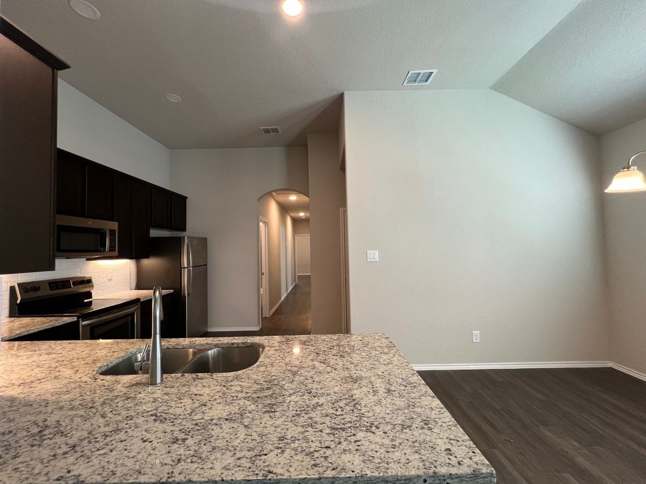621 Ashers Pl - Photo 7 of 19