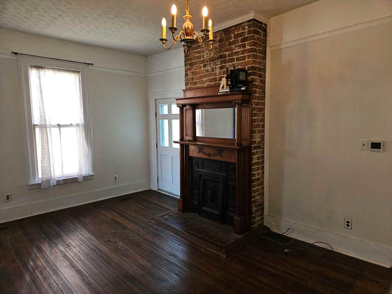 238 Deaderick Ave - Photo 3 of 7