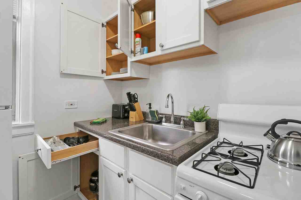 5119 W Montrose Ave #B - Photo 4 of 14
