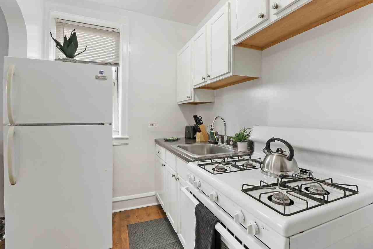 5119 W Montrose Ave #B - Photo 5 of 14