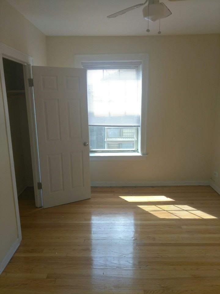 935 W Oakdale Ave #E3 - Photo 6 of 13