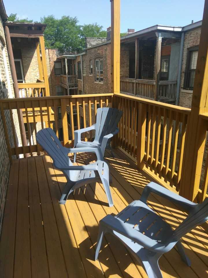 935 W Oakdale Ave #E3 - Photo 4 of 13