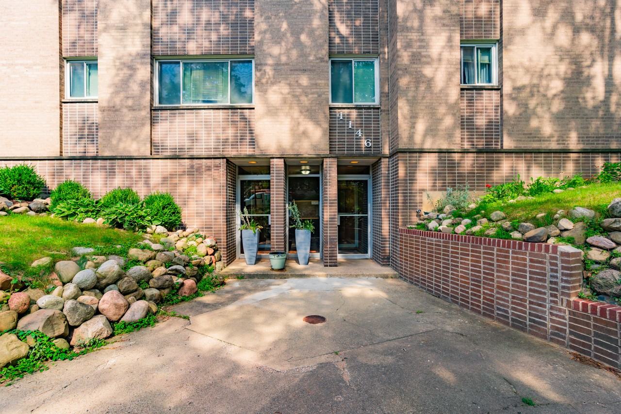 1146 W Morse Ave #4C - Photo 2 of 4