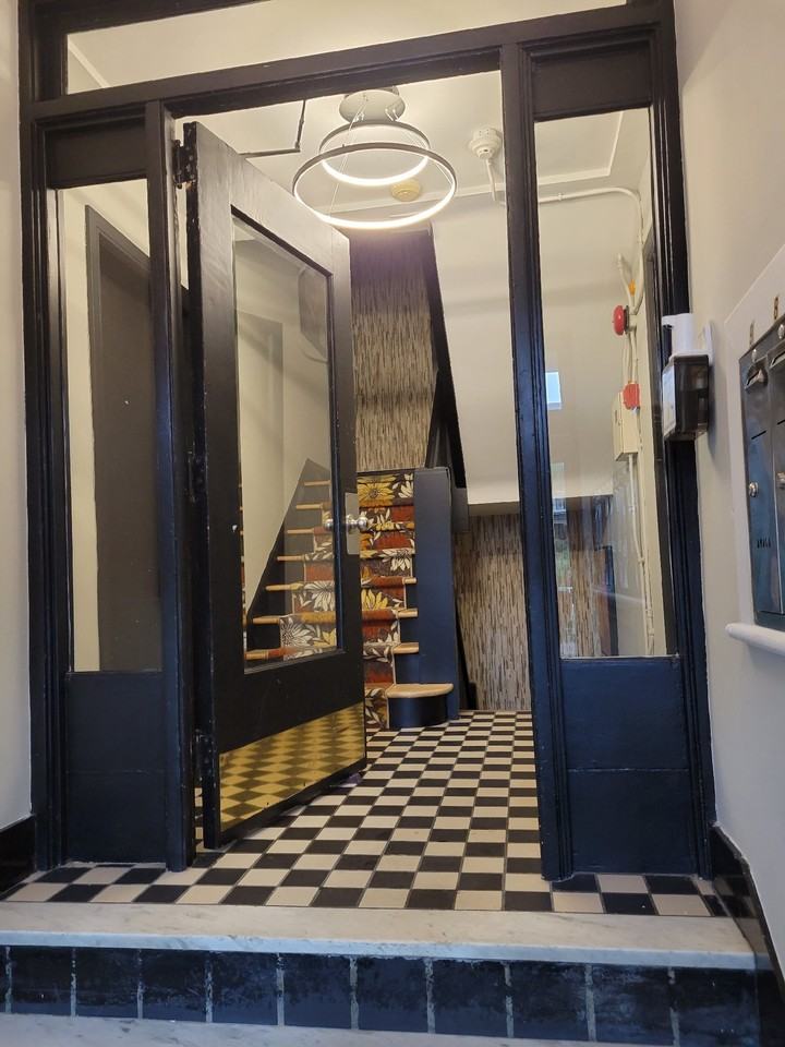 575 MacLaren St. - Photo 2 of 8