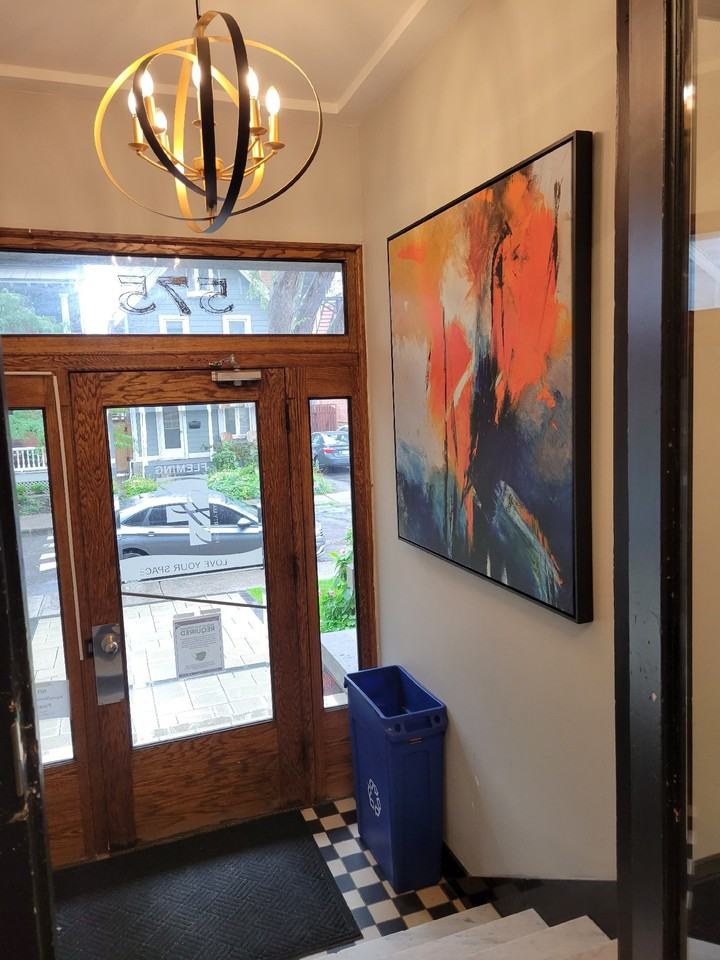 575 MacLaren St. - Photo 3 of 8