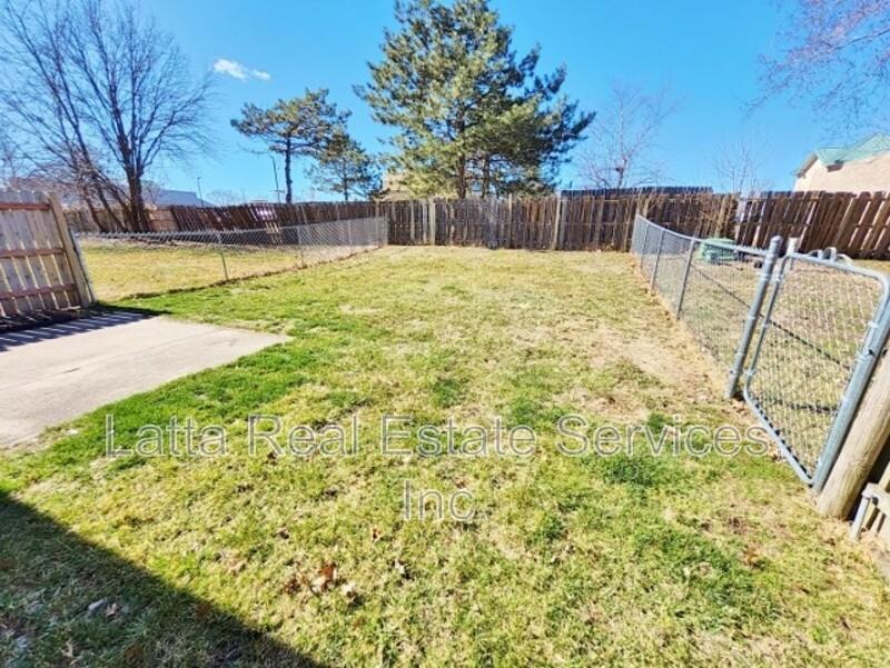 1801 Sw 6th St - Photo 2 of 10