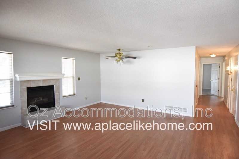 325 E Hansen Ct - Photo 3 of 7