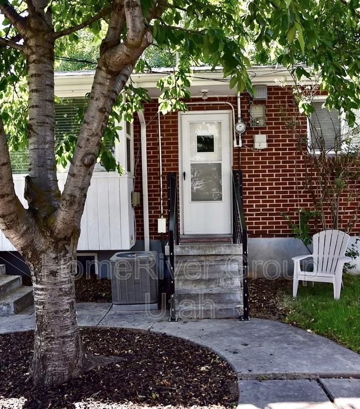 2825 S Connor St #2 - Photo 3 of 14