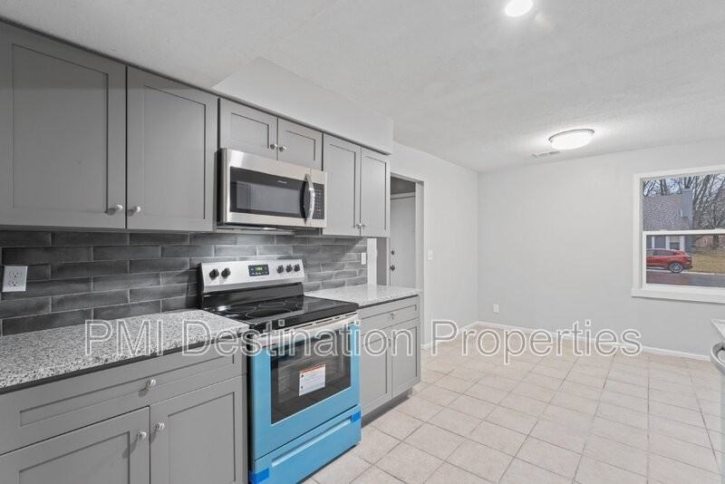 16306 W 141st Ter - Photo 2 of 25
