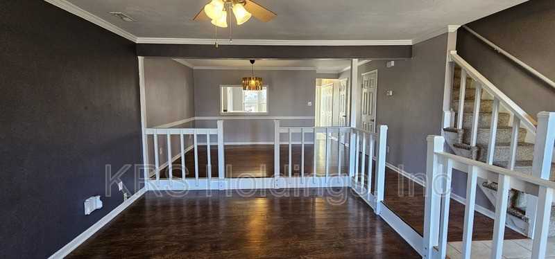 4504 Marlwood Way - Photo 2 of 18