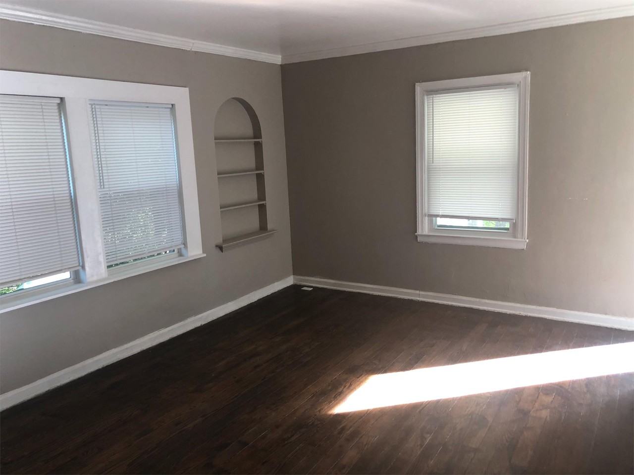 Colonial Village Apartments - Photo 7 of 10