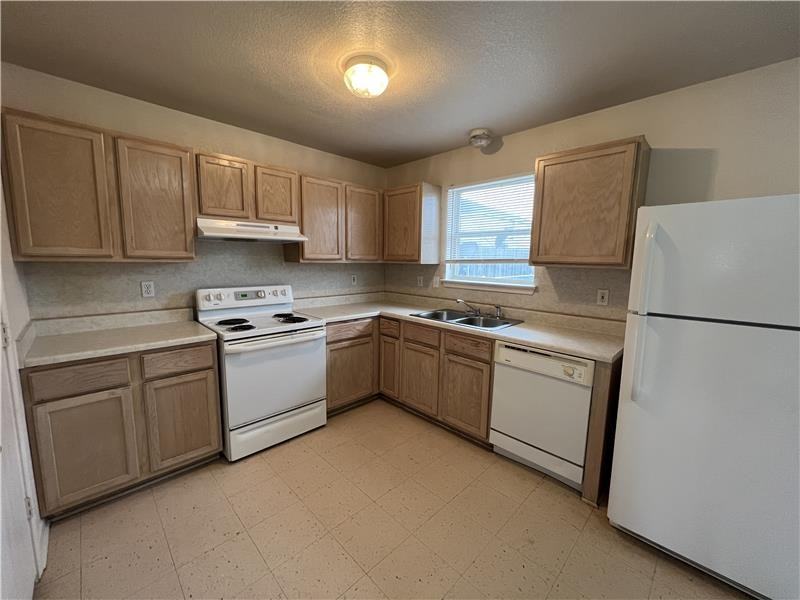 2811 Cantabrian Dr #B - Photo 7 of 20