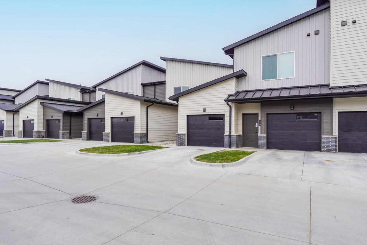 EVO Townhomes & Apartments - Photo 3 of 32