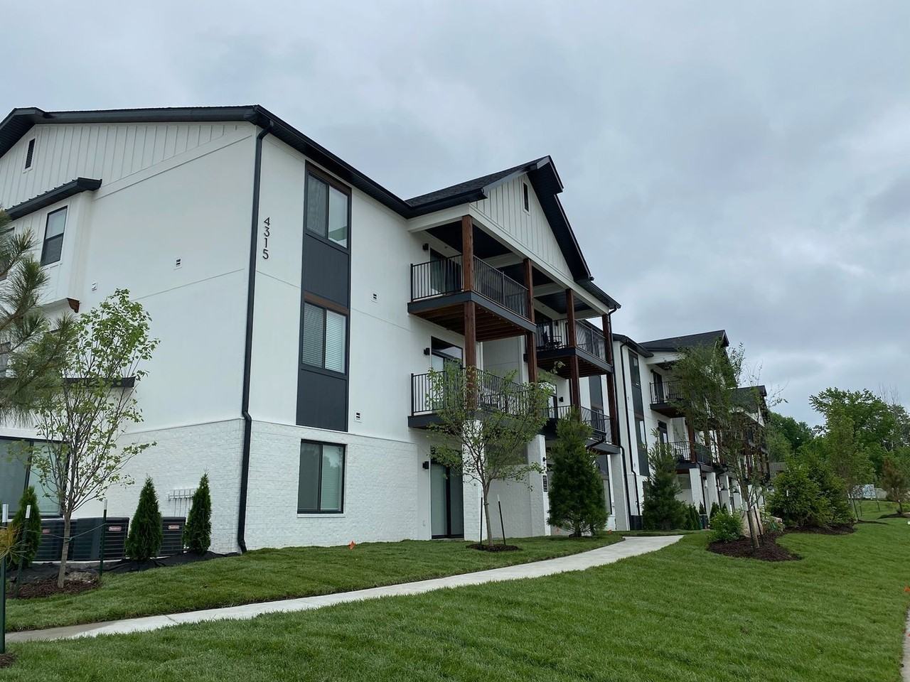 The Flats at Westbury - Photo 3 of 8