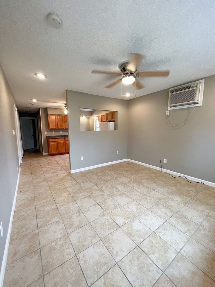 415 E Young Ave - Photo 2 of 10