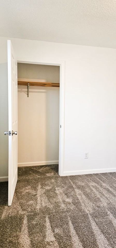 1542 Diuguid Dr - Photo 7 of 44