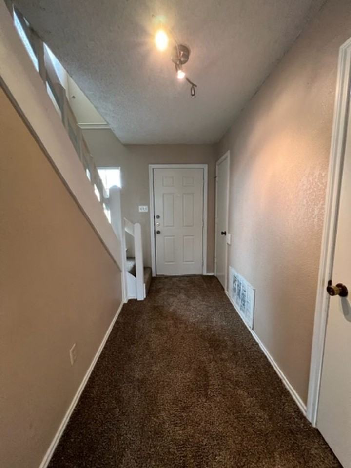 1417 Yeomans Rd - Photo 2 of 17