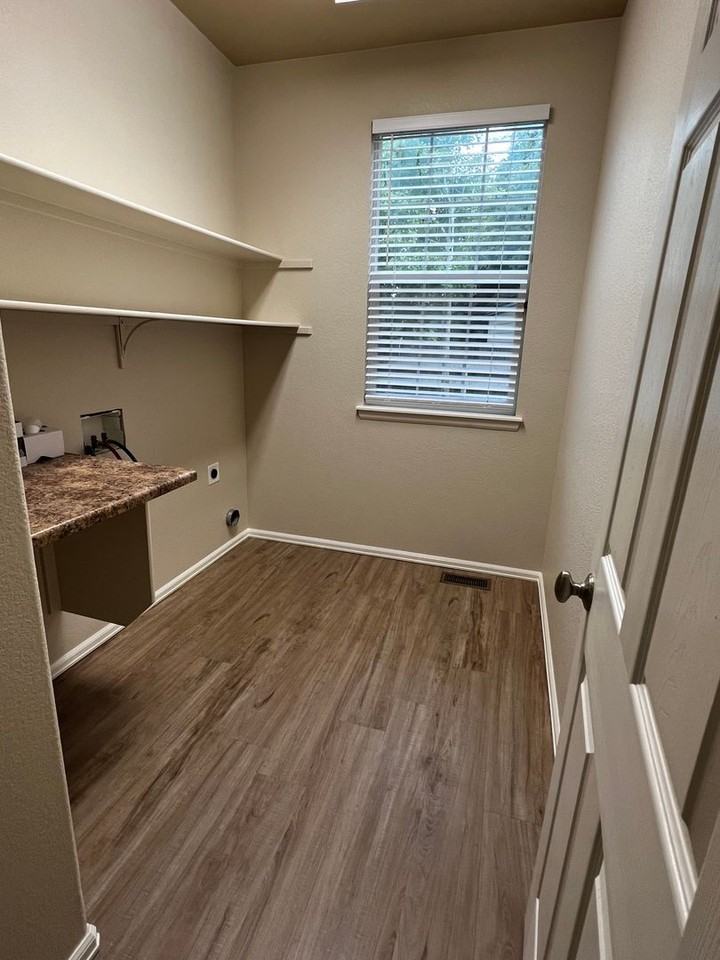 3032 Hackney Ln - Photo 2 of 17