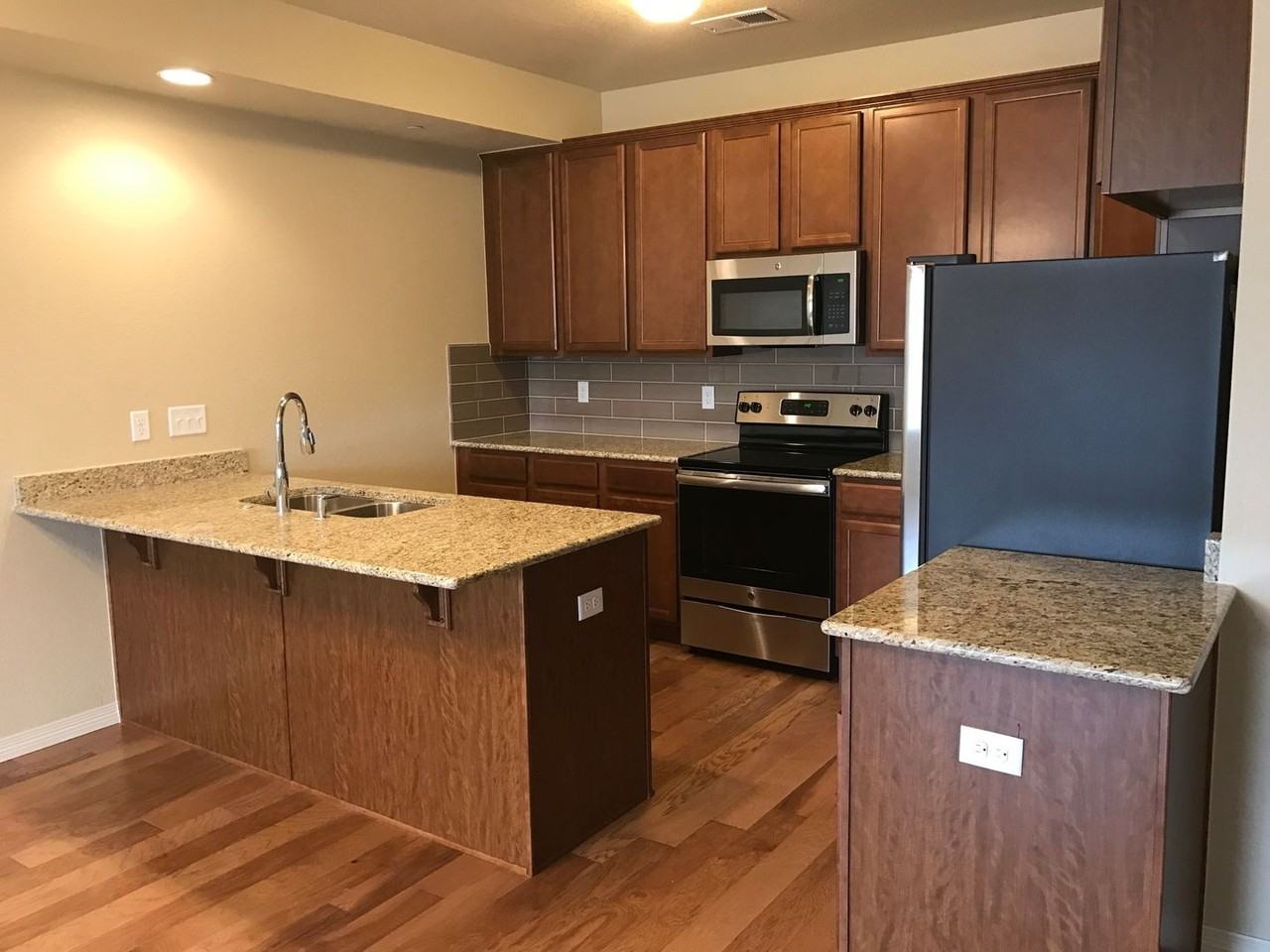 3860 Manhattan Ave - Photo 3 of 23