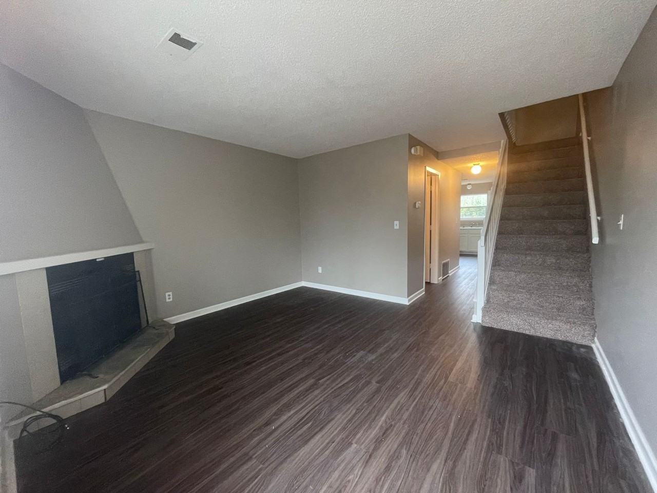 2507 W 27th St - Photo 3 of 19