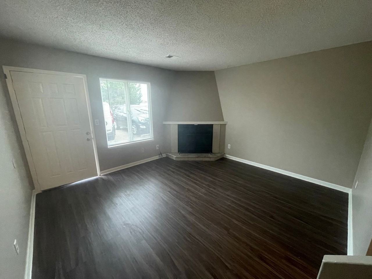 2507 W 27th St - Photo 2 of 19