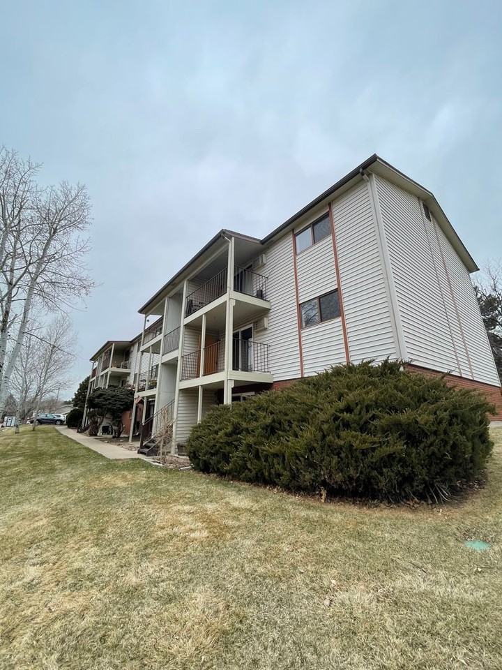 1678 Riverside Ave - Photo 2 of 15