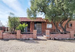 featured image of 422 E Navajo Rd