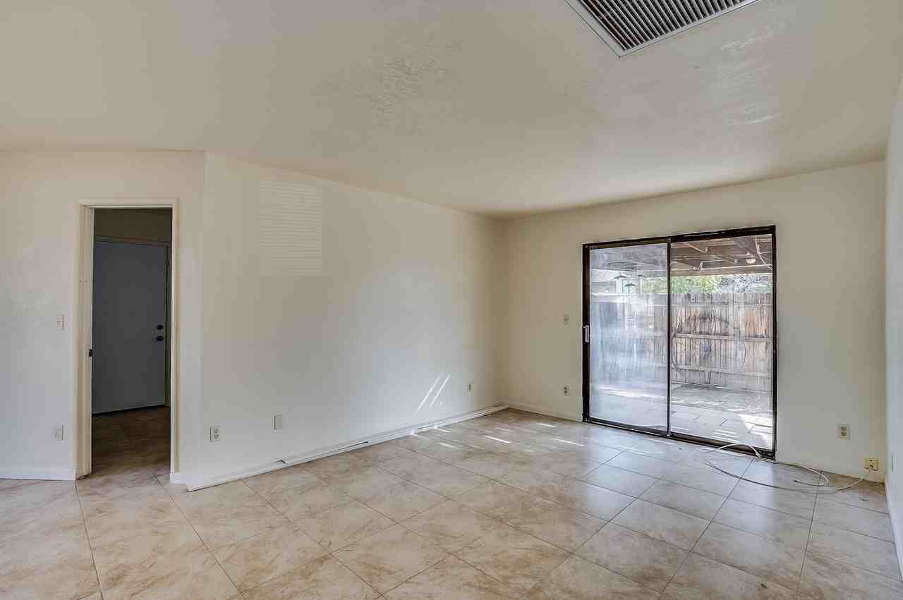 422 E Navajo Rd - Photo 7 of 30