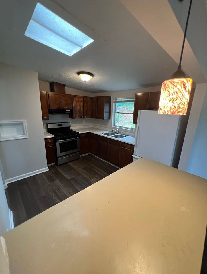 2231 Belle Vue Way - Photo 3 of 11