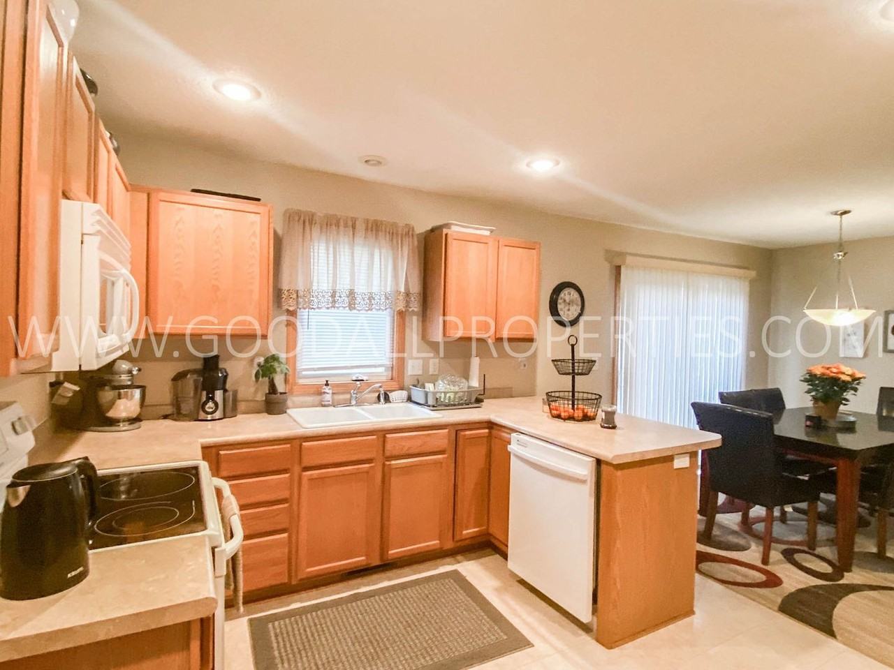 1108 Se 10th Ct - Photo 3 of 19