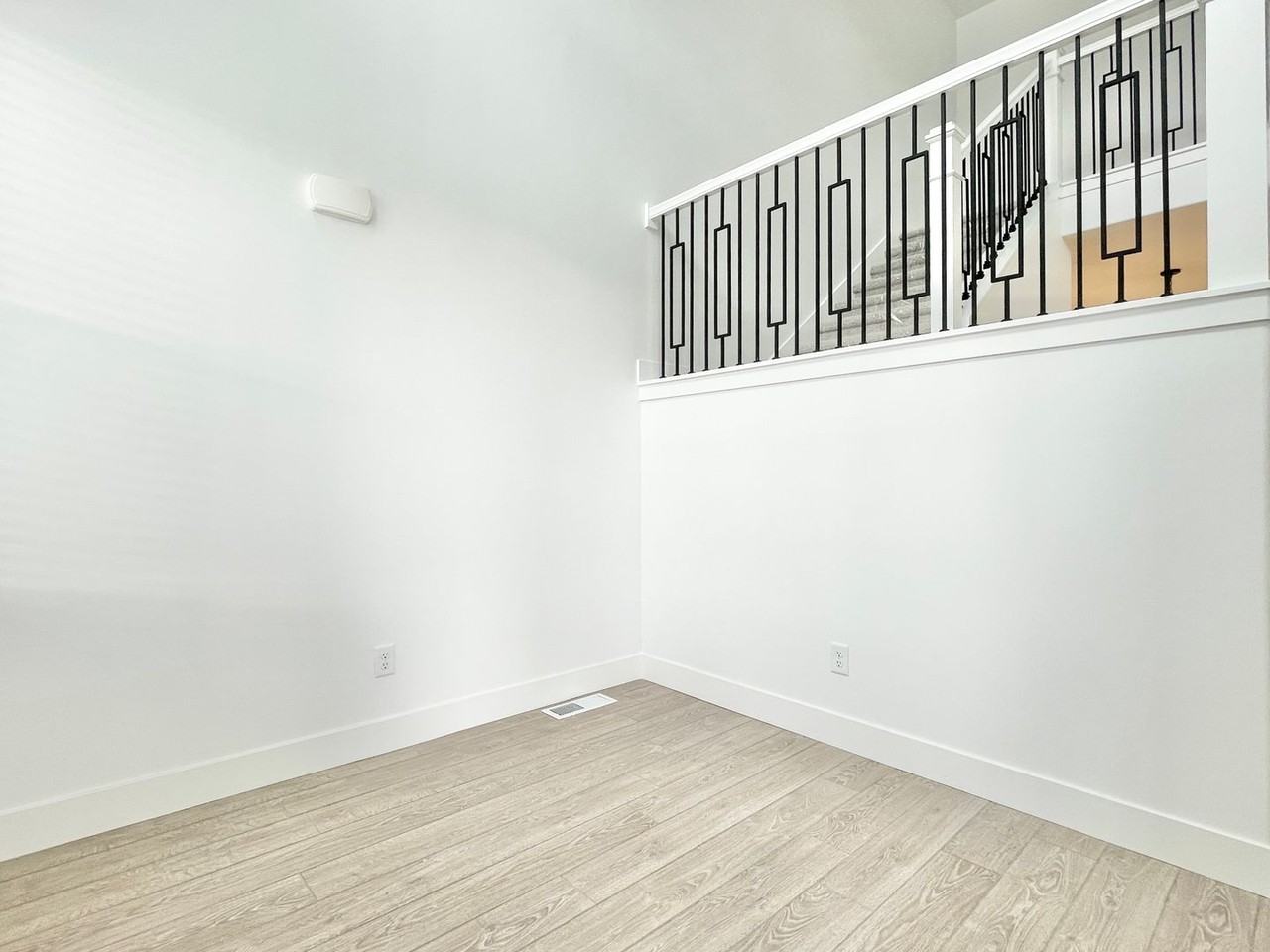 13983 S Middle Ridge Ln - Photo 2 of 27