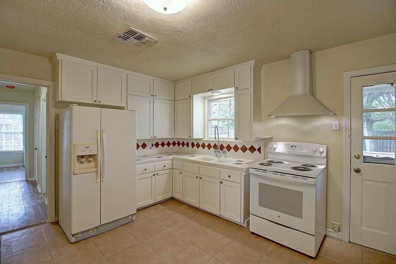 4021 Markins Dr - Photo 2 of 10