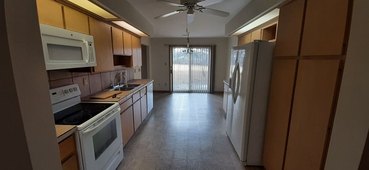 204 Snead Dr - Photo 3 of 27