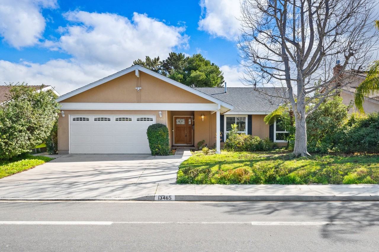 13465 Mango Dr - Photo 2 of 34