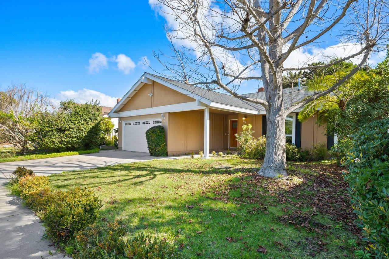 13465 Mango Dr - Photo 3 of 34