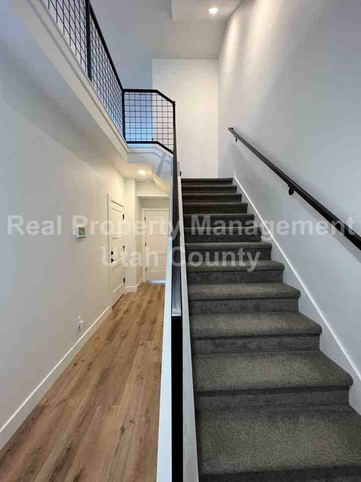 606 E 340 S - Photo 2 of 39