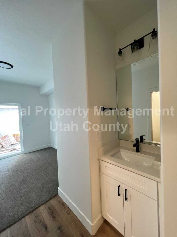 608 E 340 S - Photo 7 of 35