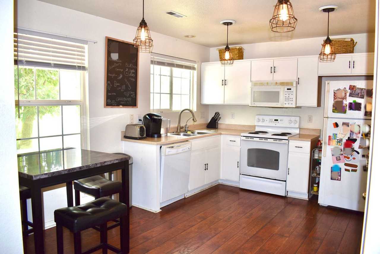 10700 Kimblewyck Cir - Photo 2 of 18