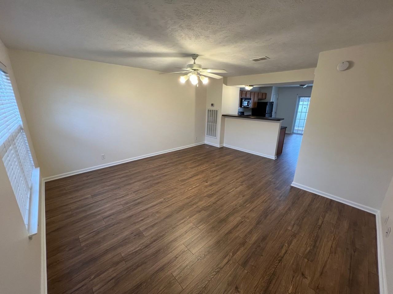 1305 Amsterdam Ct - Photo 2 of 11