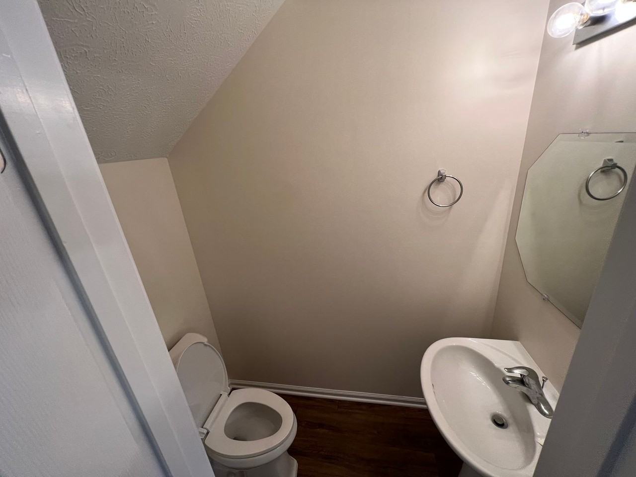 1305 Amsterdam Ct - Photo 4 of 11