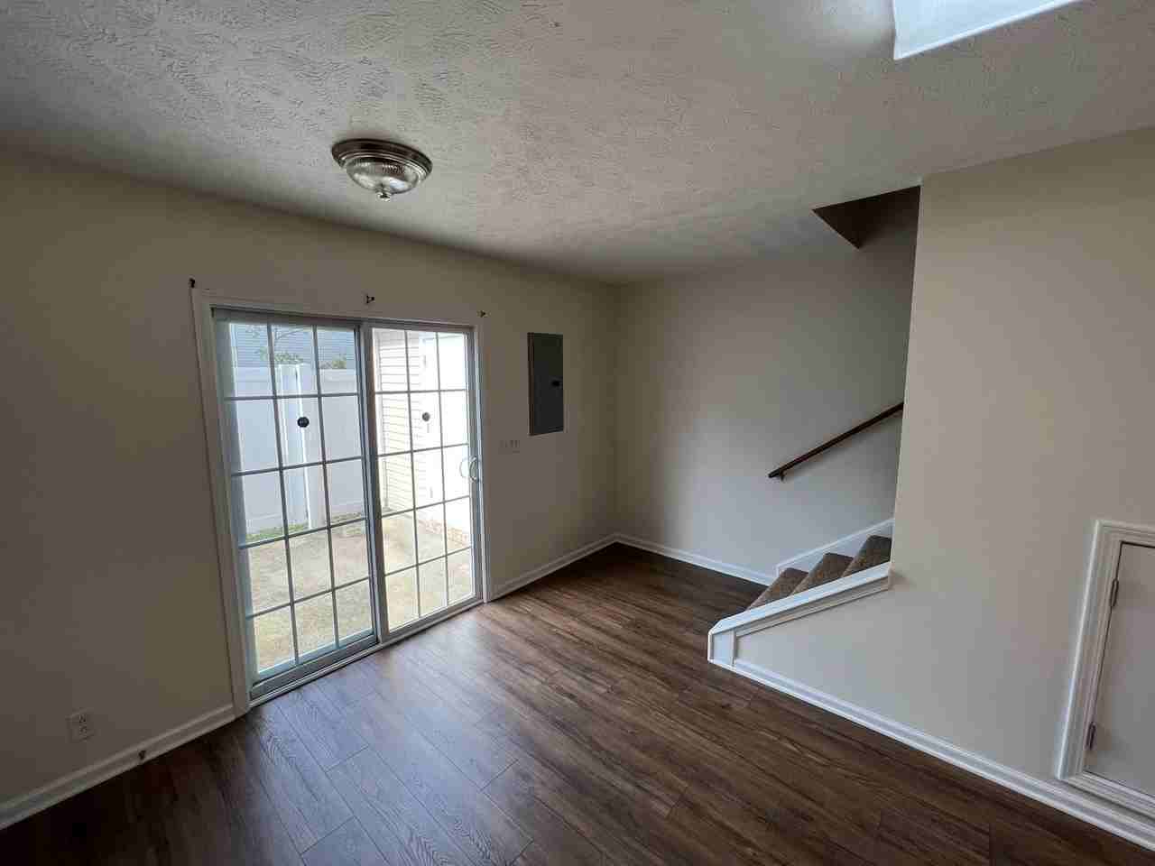 1305 Amsterdam Ct - Photo 6 of 11