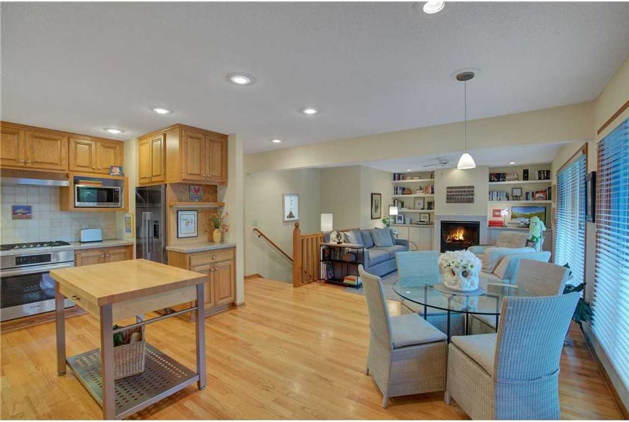 214 Broadway Avenue North - Photo 4 of 8