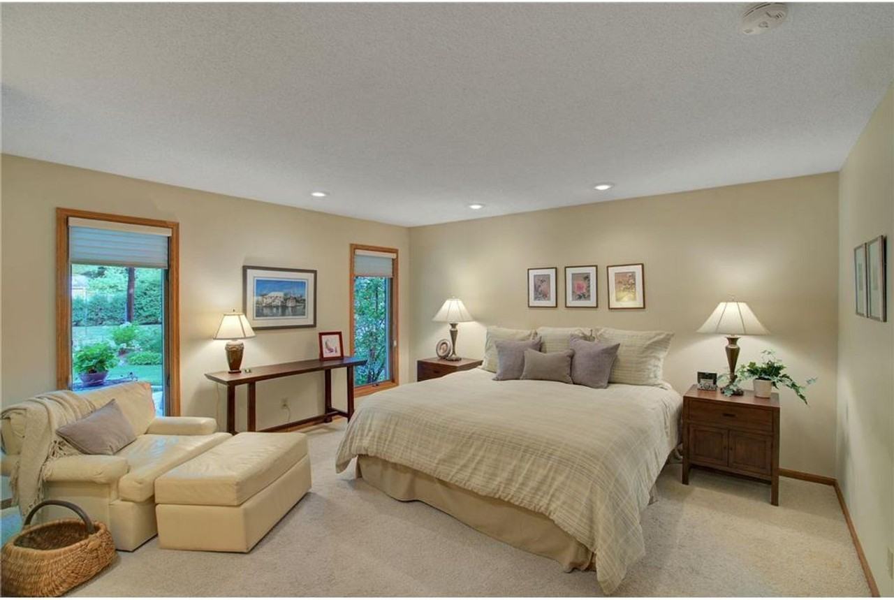 214 Broadway Avenue North - Photo 7 of 8