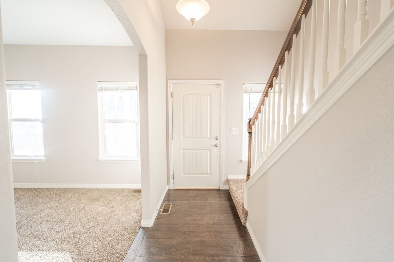 9042 Sandpiper Dr - Photo 2 of 23