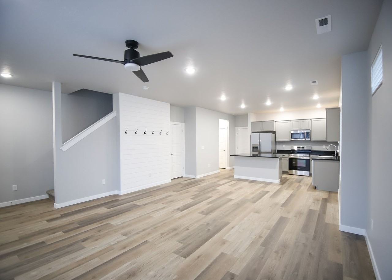 247 S Fritts Ave - Photo 3 of 14